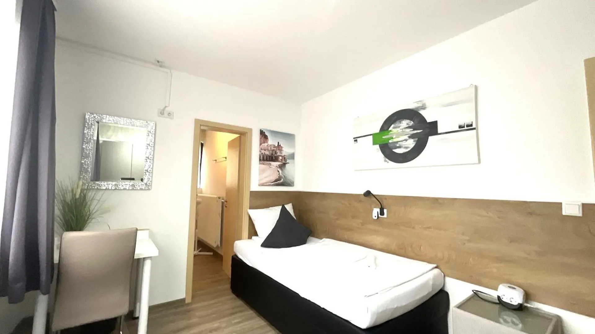Guest house Gaestehaus Wuerzburg 24H Estenfeld Germany