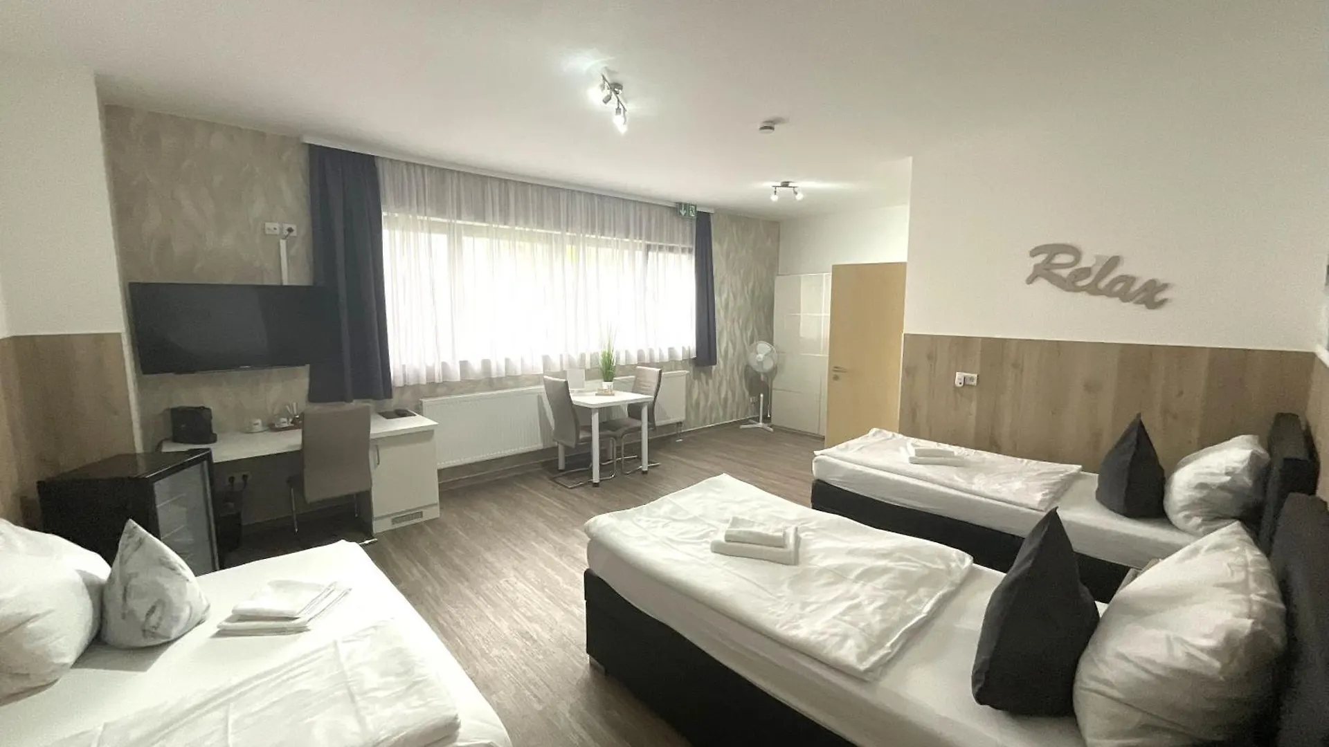 Gaestehaus Wuerzburg 24H Estenfeld